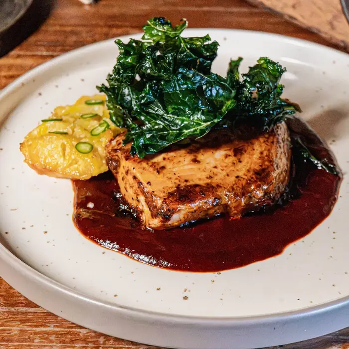 {{ $gallery[2]->id }}