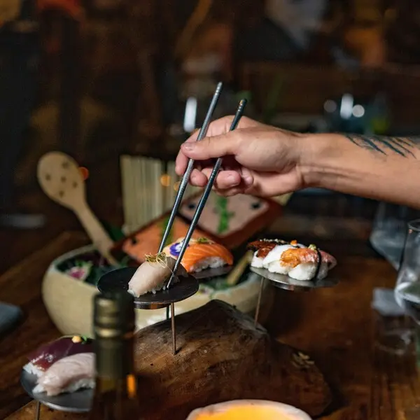 {{ $gallery[2]->id }}