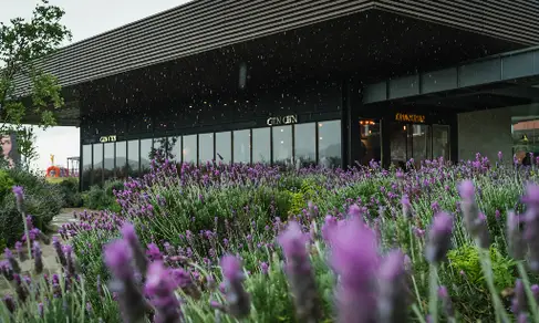 Gin Gin Plaza Satélite-image