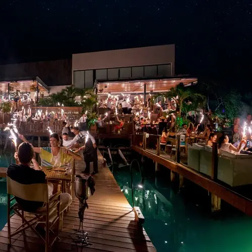 {{ $gallery[2]->id }}