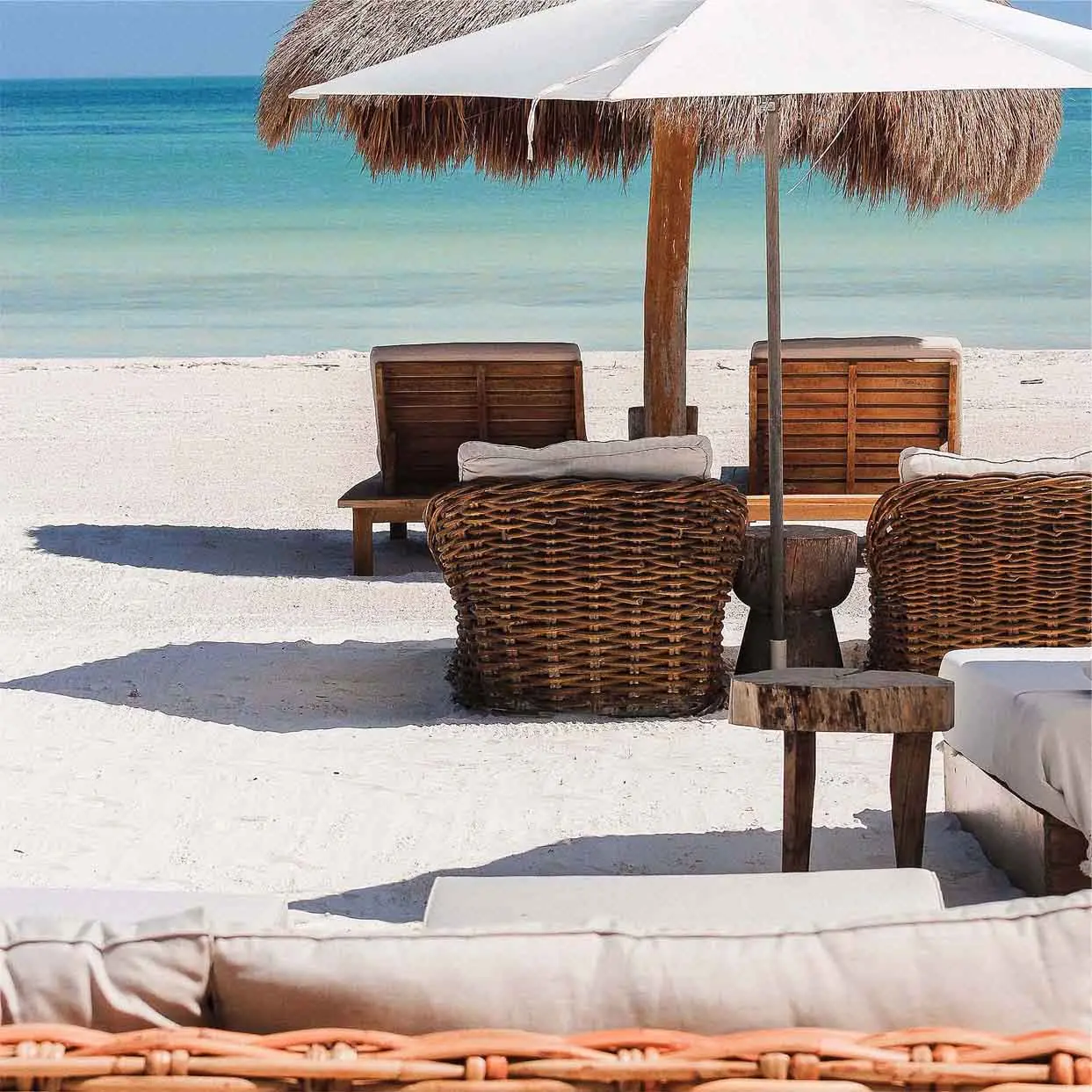 {{ $gallery[2]->id }}