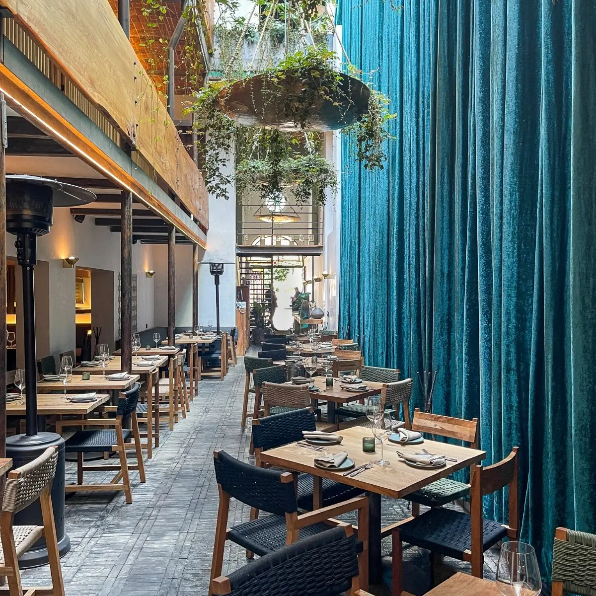 {{ $gallery[2]->id }}