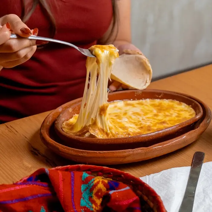 {{ $gallery[2]->id }}