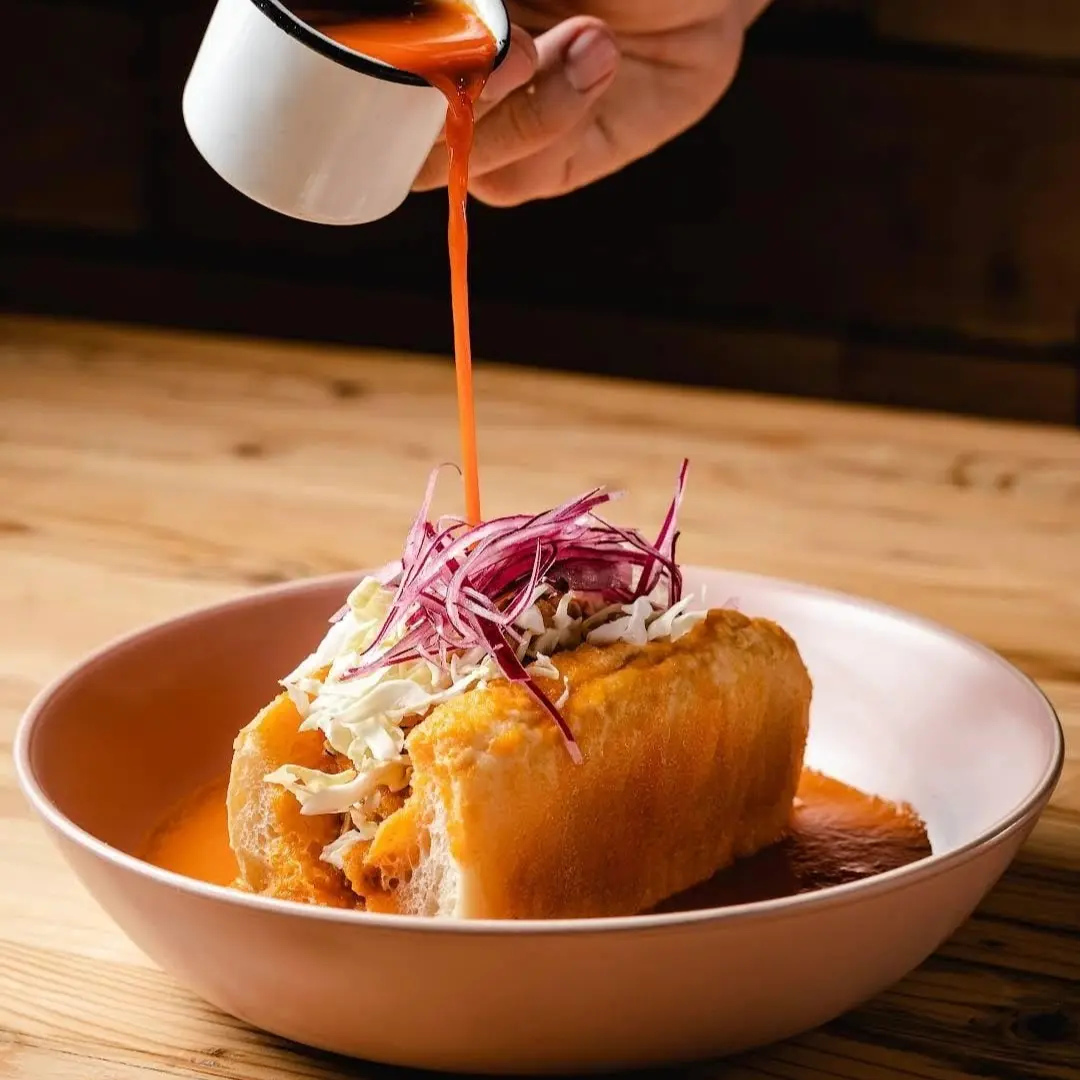 {{ $gallery[2]->id }}