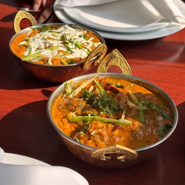 {{ $gallery[2]->id }}