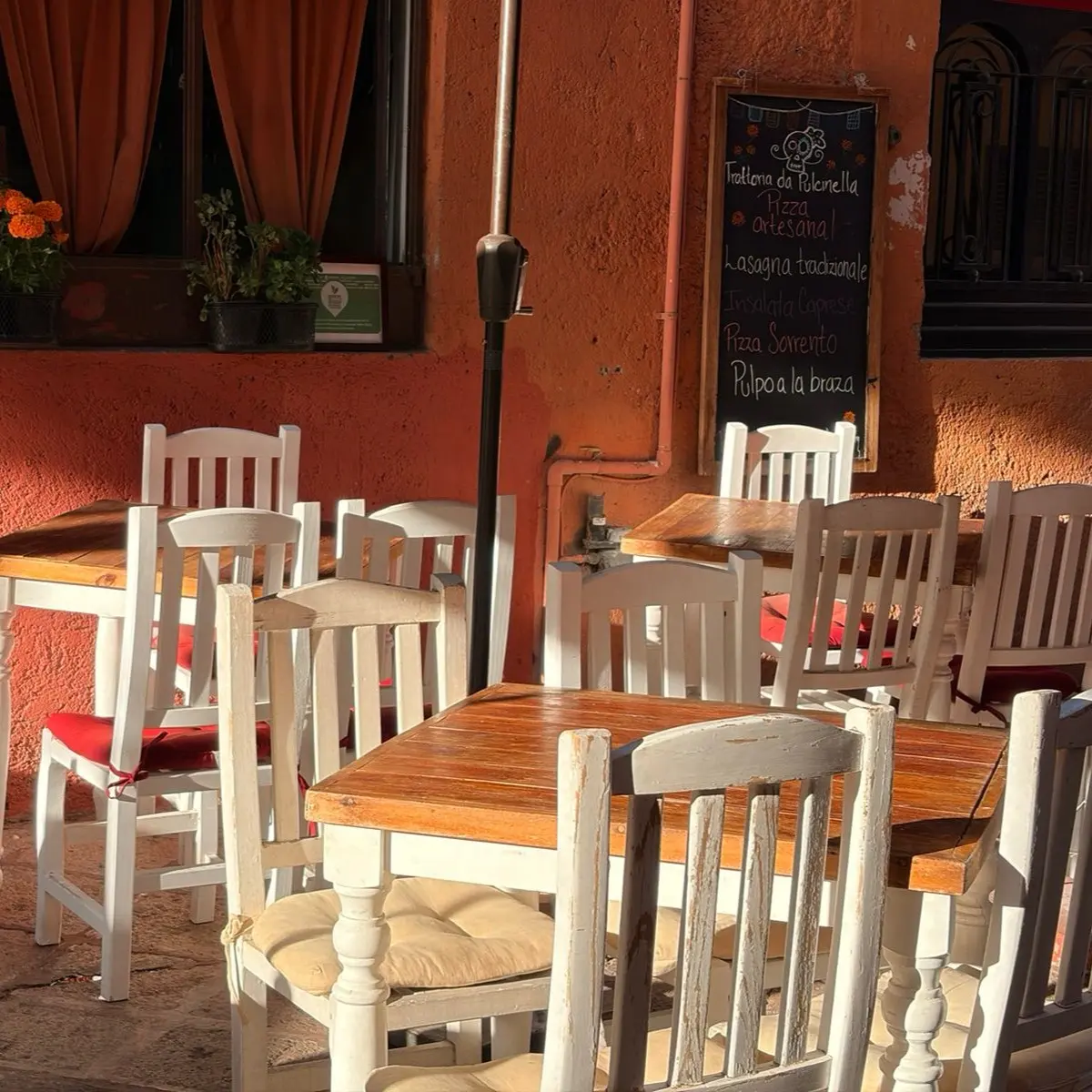 {{ $gallery[2]->id }}