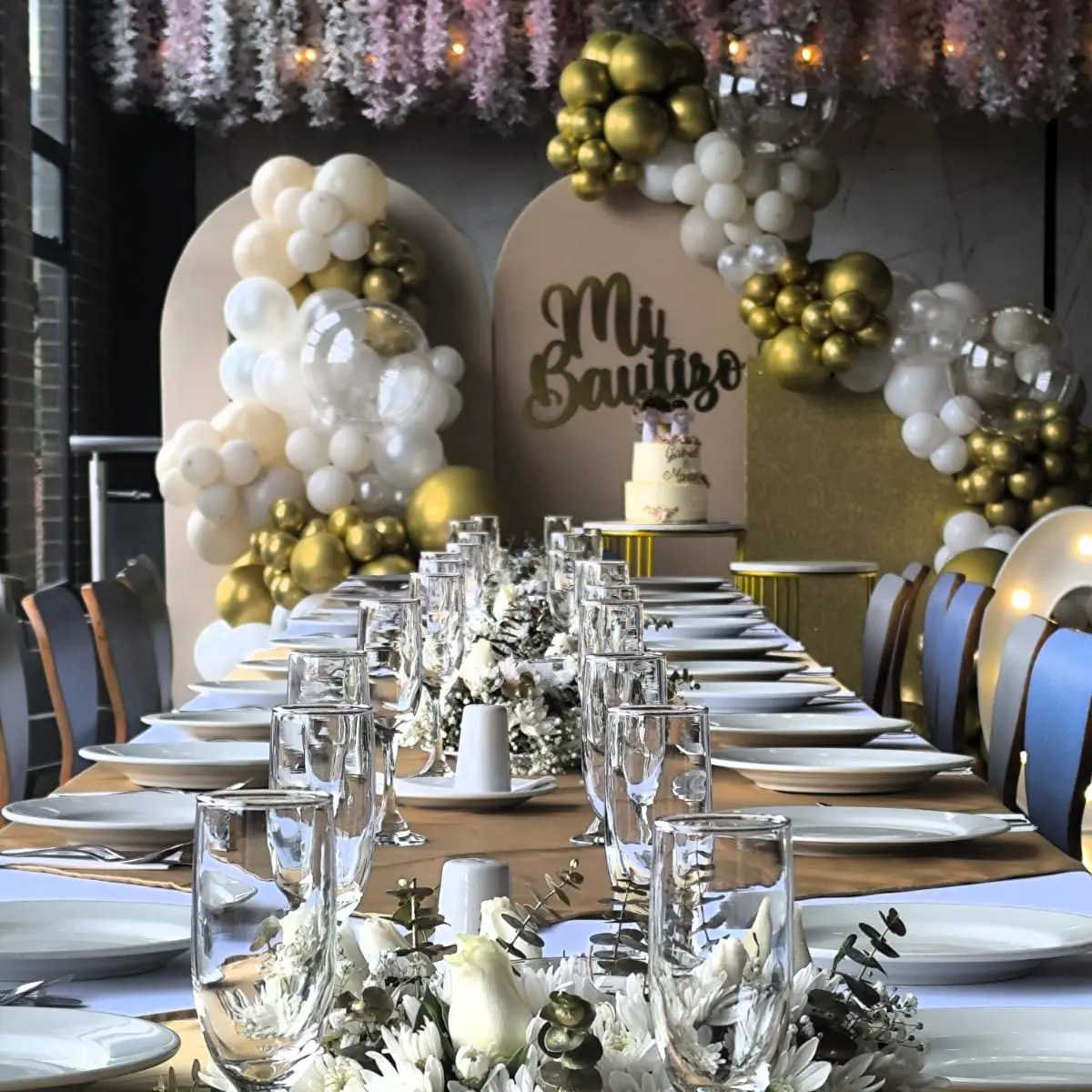 {{ $gallery[2]->id }}