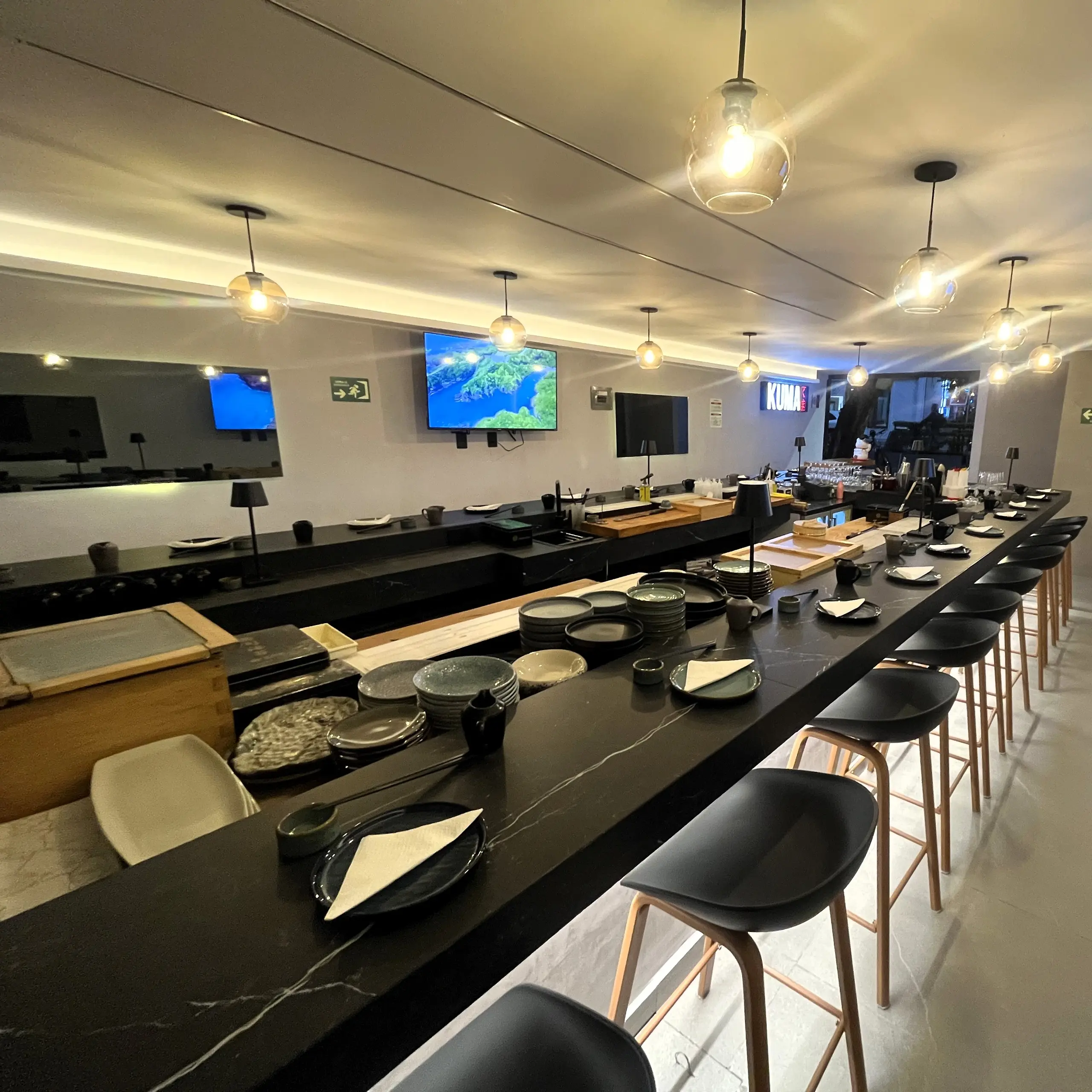 {{ $gallery[2]->id }}