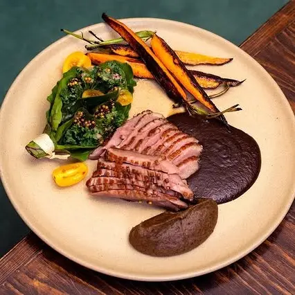 {{ $gallery[2]->id }}