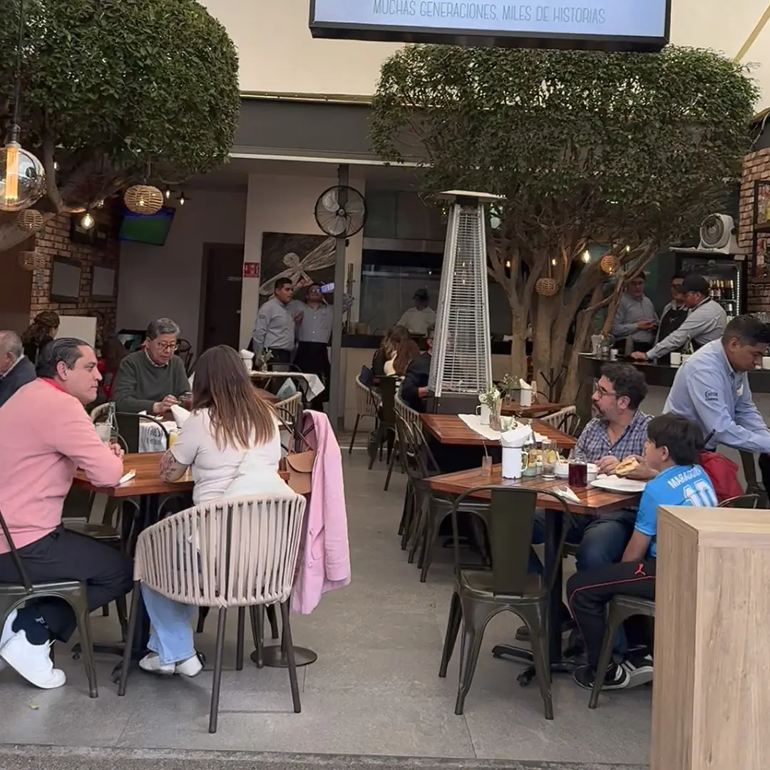 {{ $gallery[2]->id }}