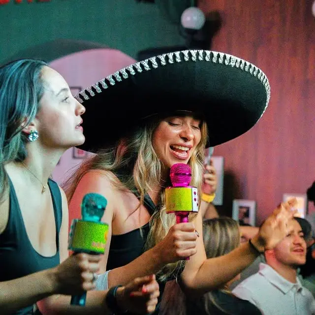 {{ $gallery[2]->id }}