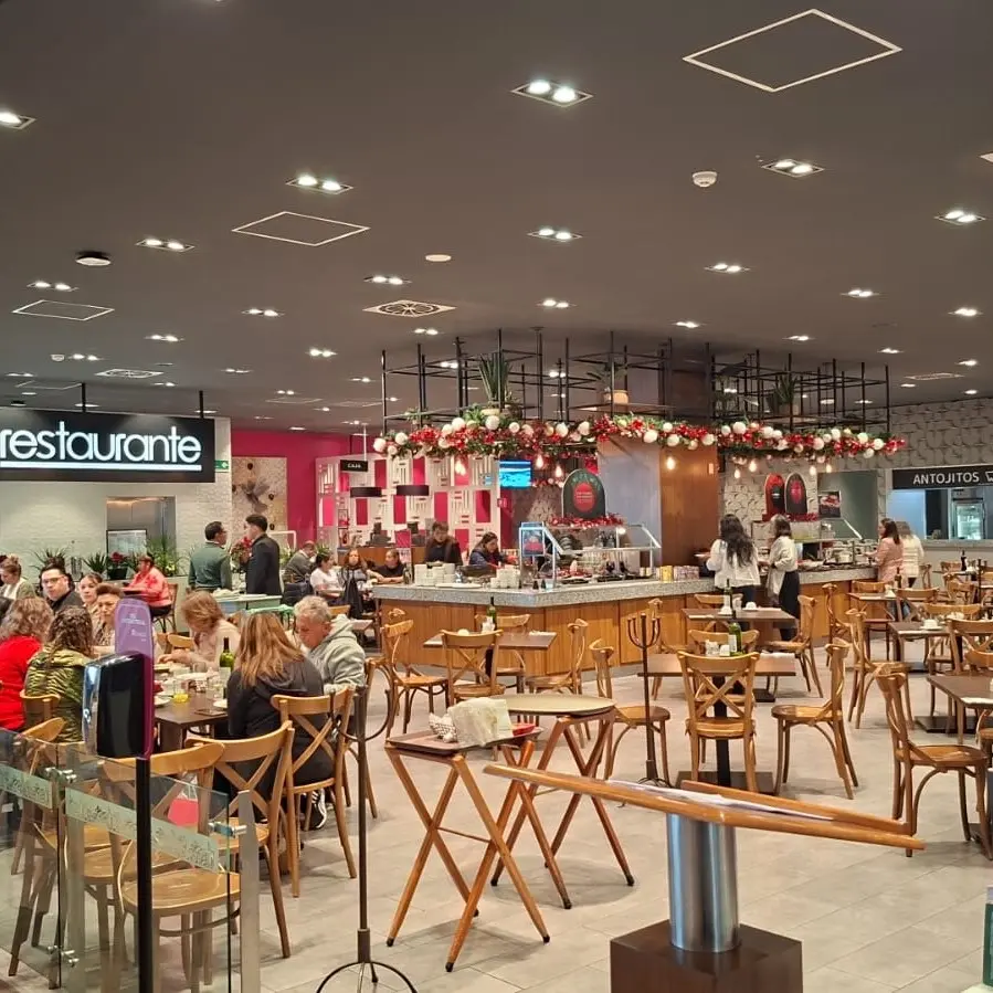 {{ $gallery[2]->id }}