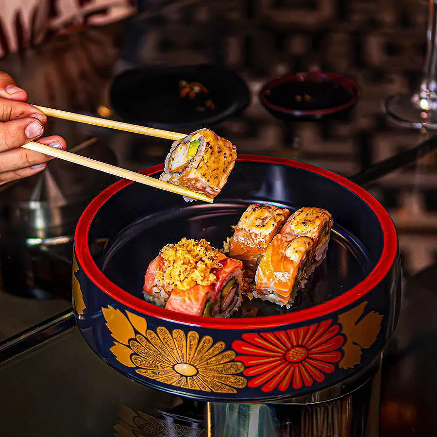 {{ $gallery[2]->id }}