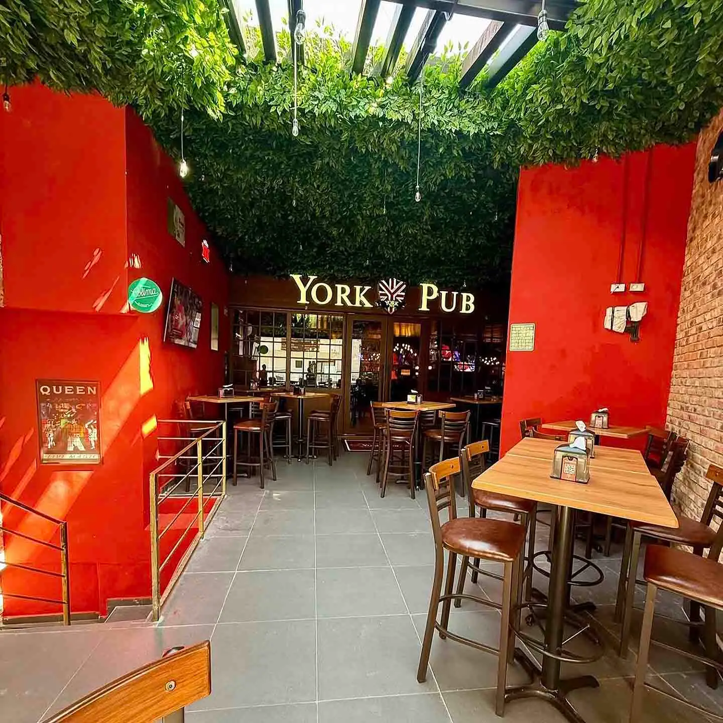 {{ $gallery[2]->id }}