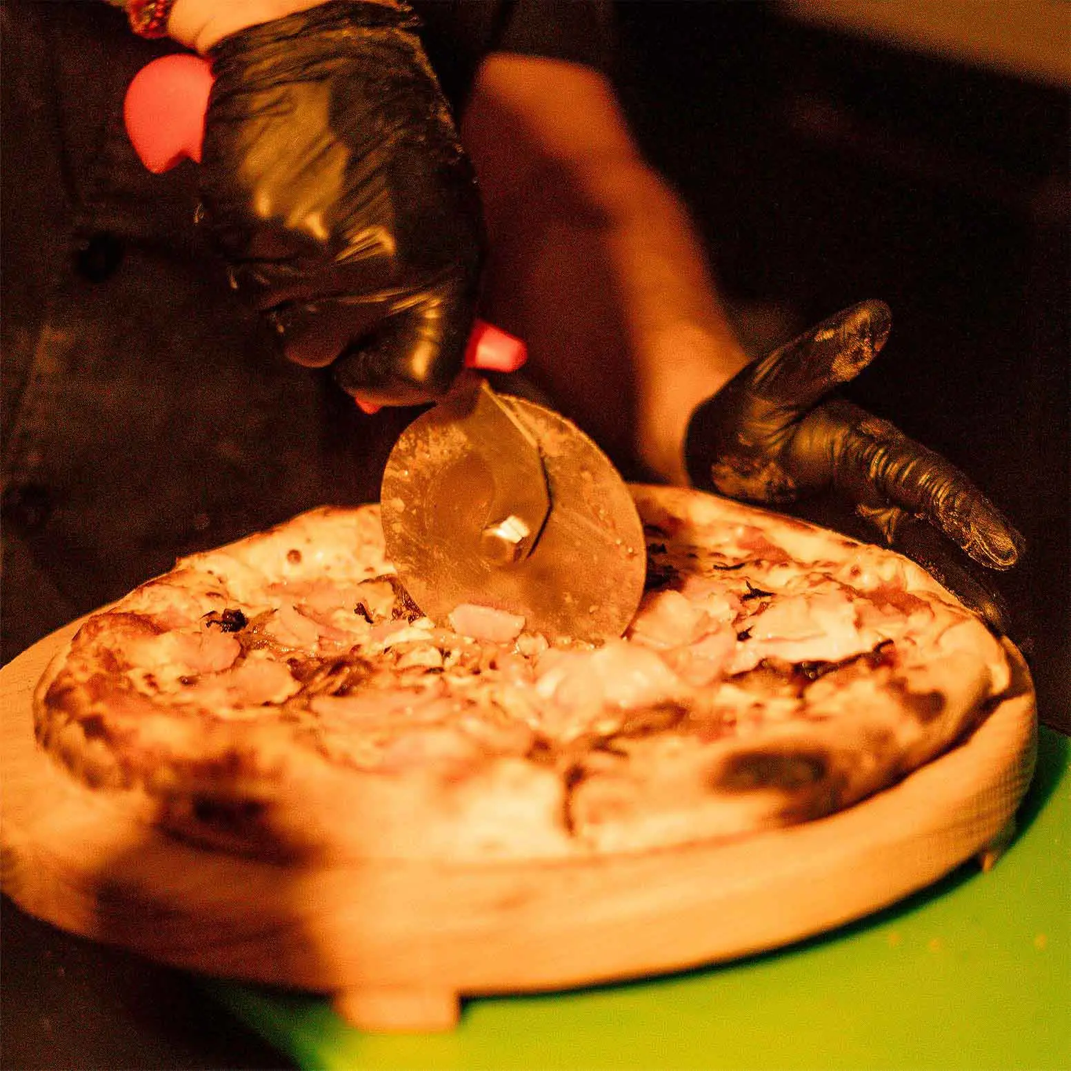 {{ $gallery[2]->id }}