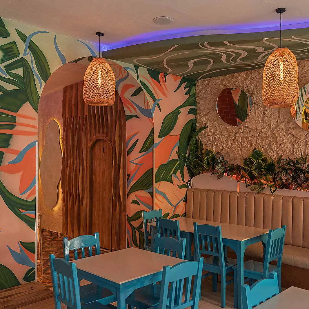 {{ $gallery[2]->id }}