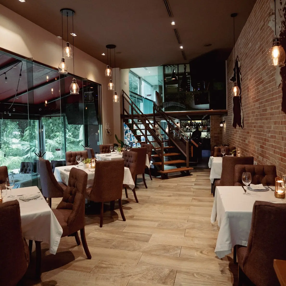 {{ $gallery[2]->id }}