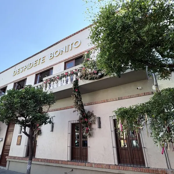 {{ $gallery[2]->id }}