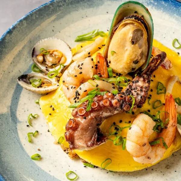 {{ $gallery[2]->id }}