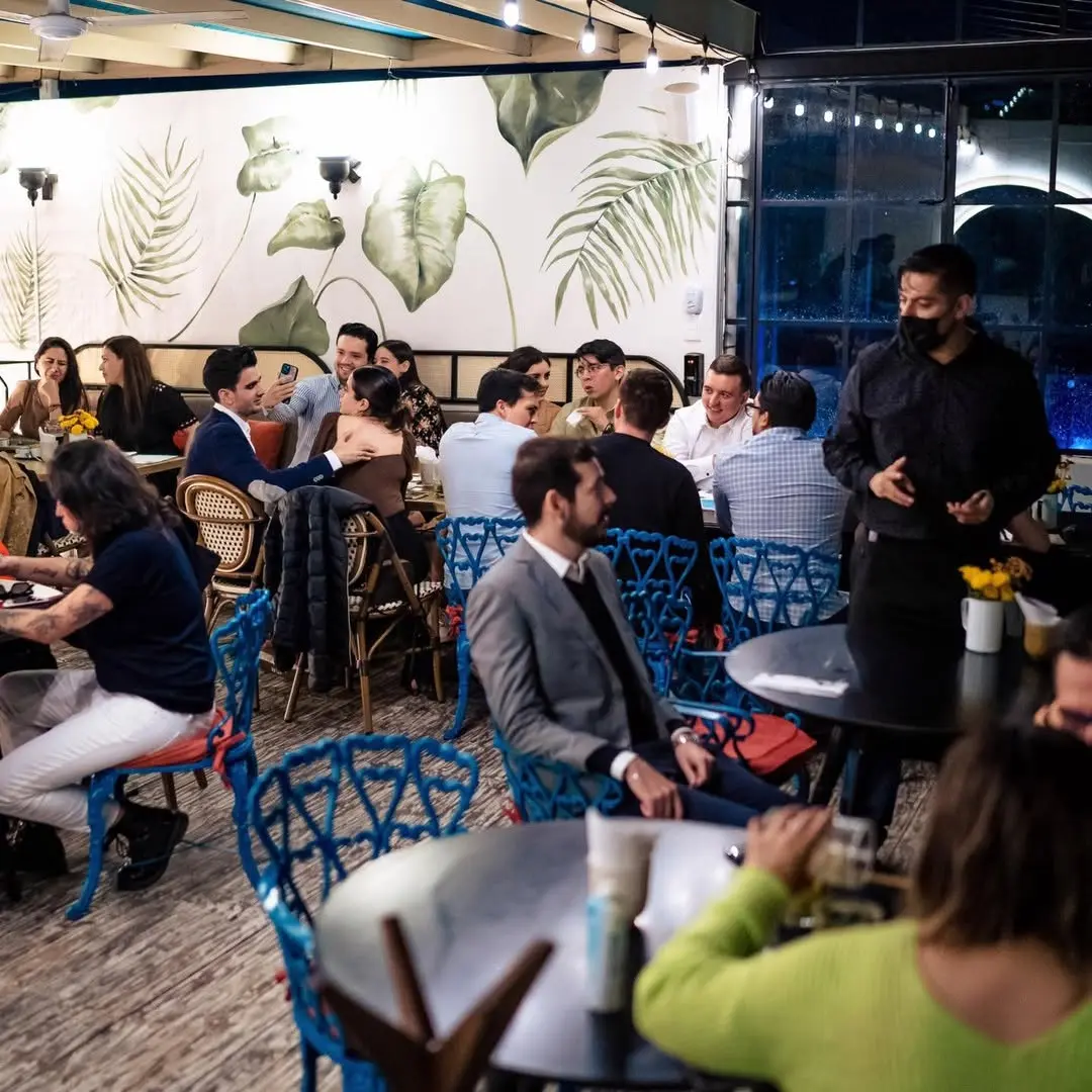 {{ $gallery[2]->id }}