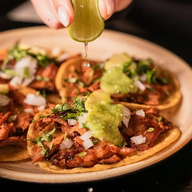 {{ $gallery[2]->id }}