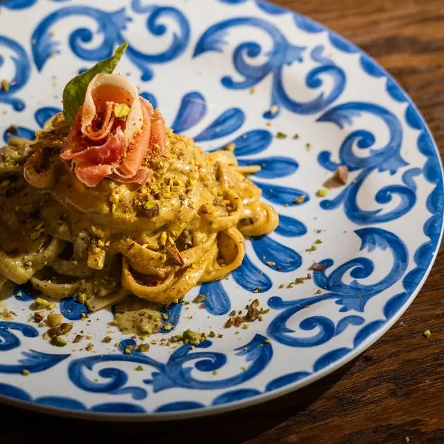 {{ $gallery[2]->id }}