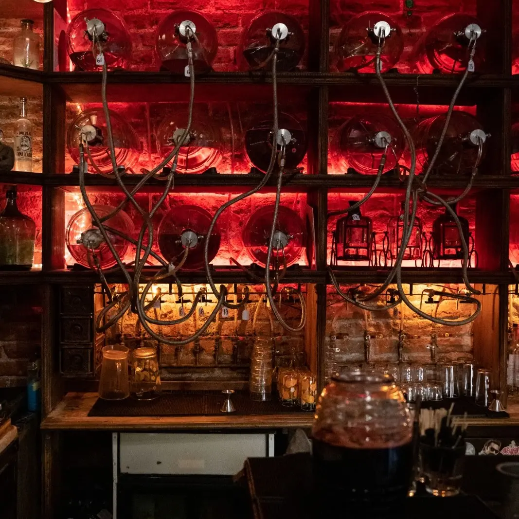 {{ $gallery[2]->id }}