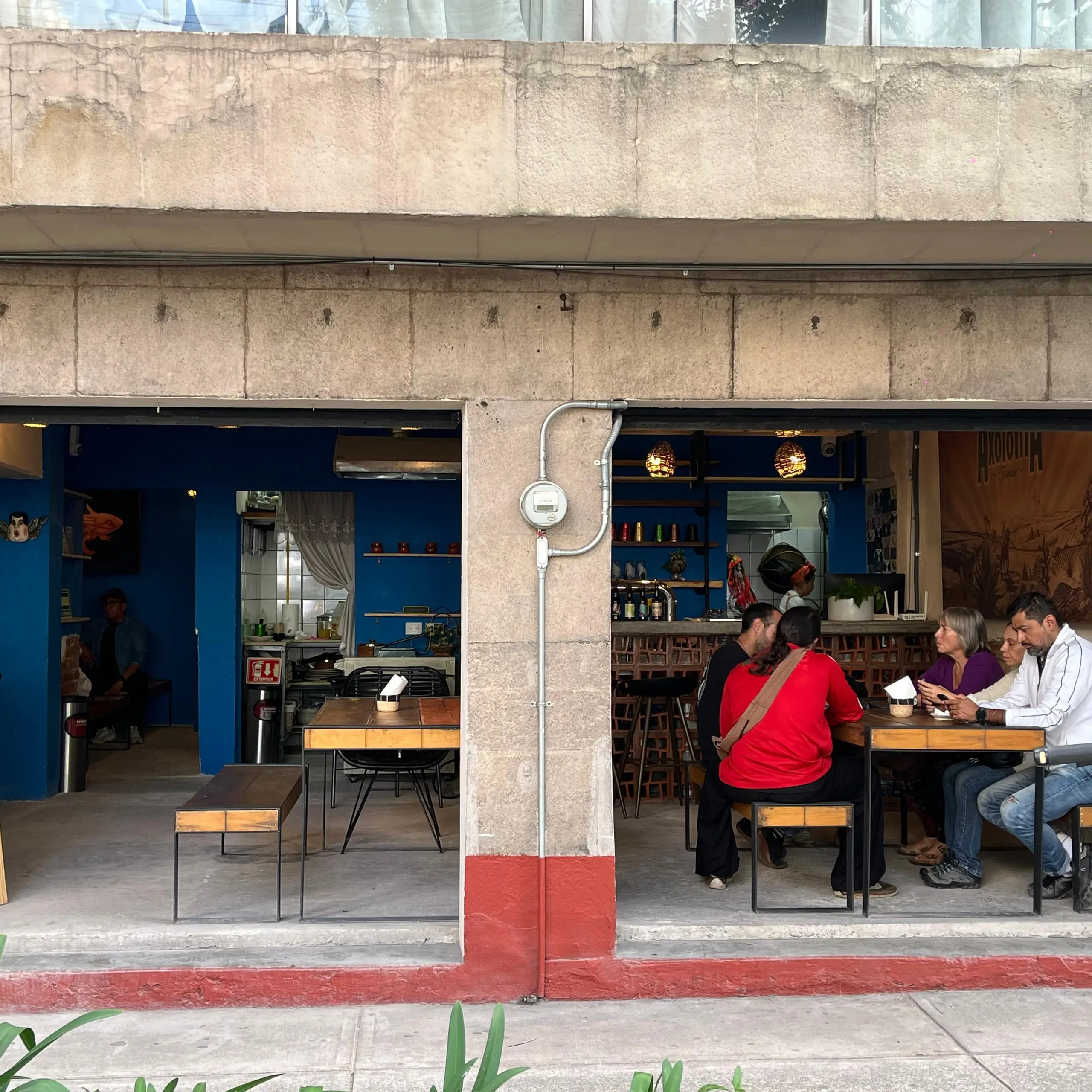 {{ $gallery[2]->id }}