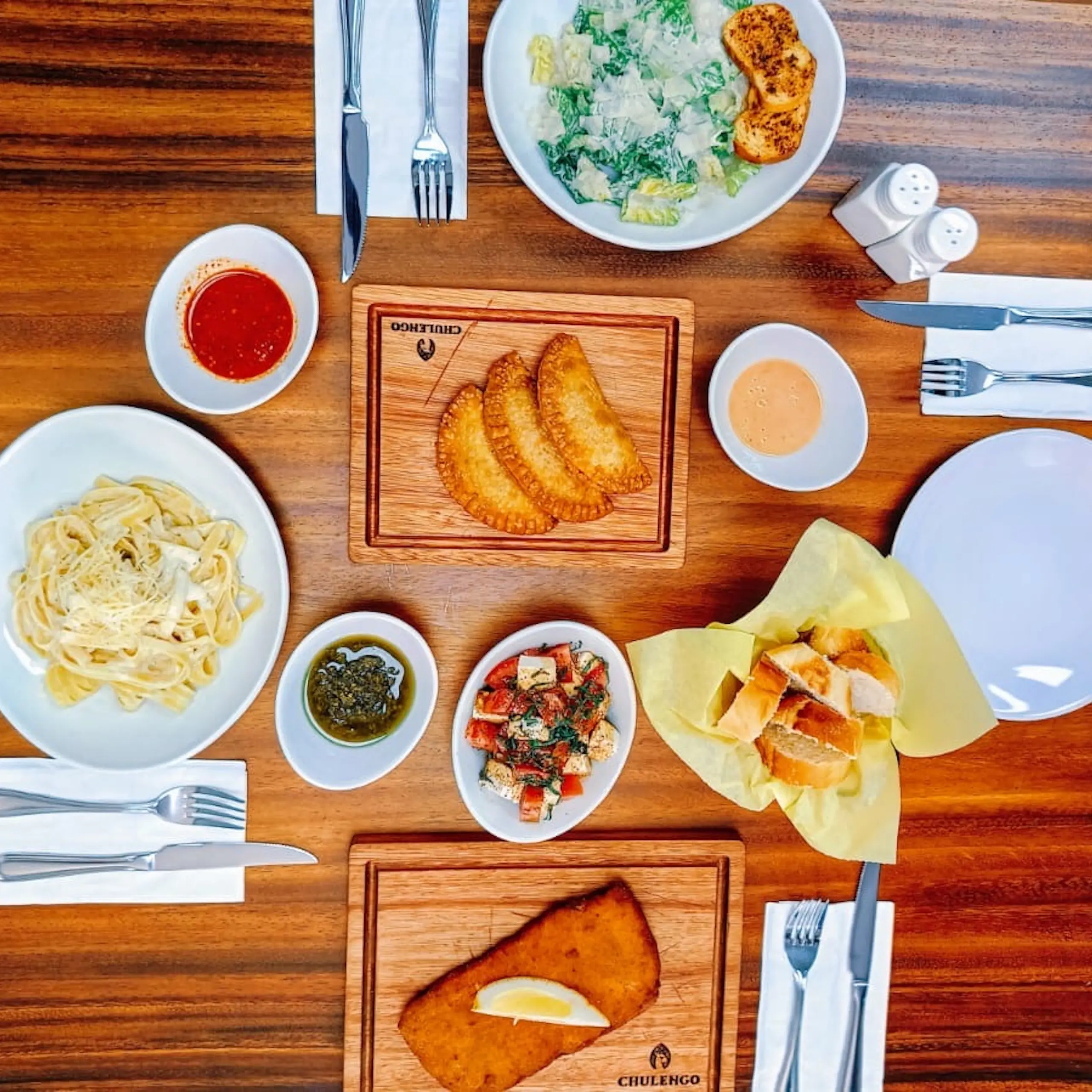 {{ $gallery[2]->id }}