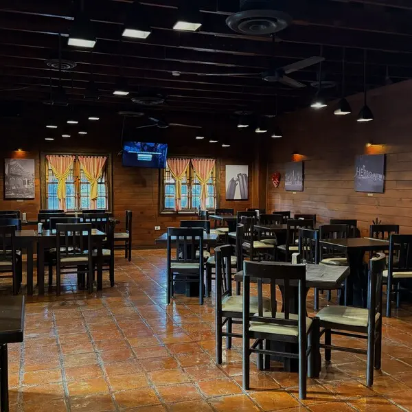 {{ $gallery[2]->id }}