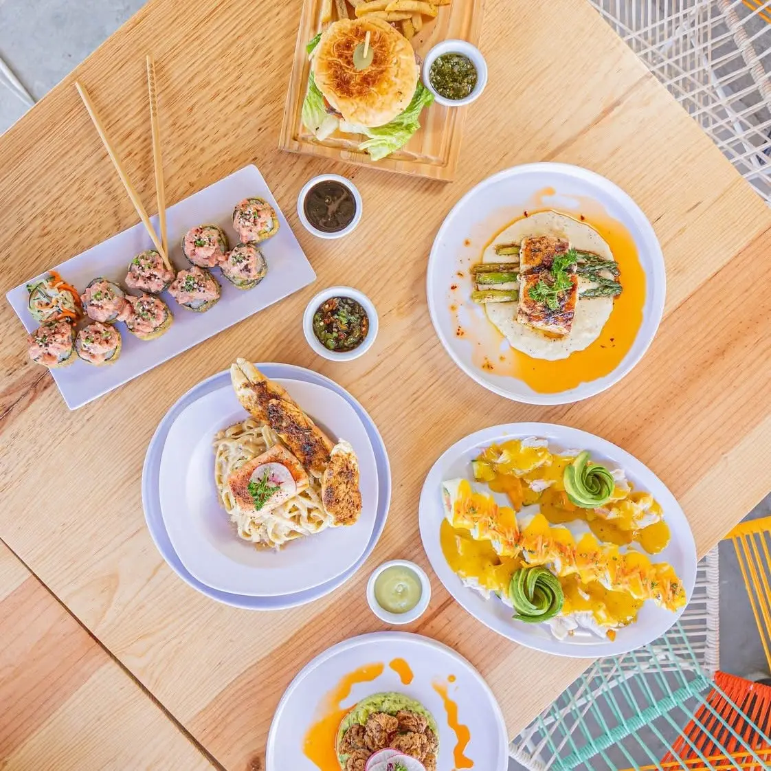 {{ $gallery[2]->id }}