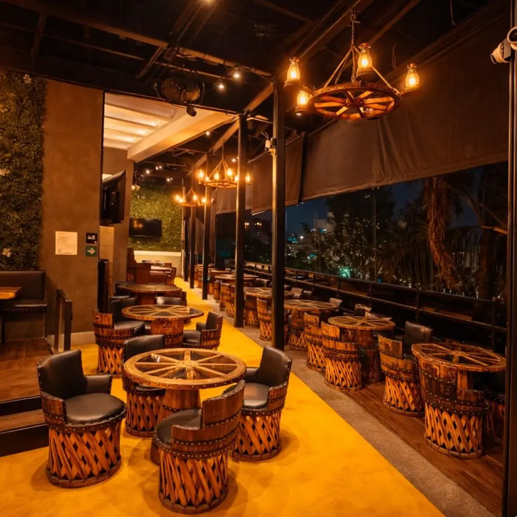 {{ $gallery[2]->id }}