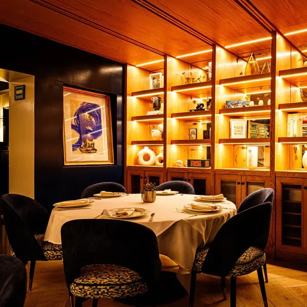 {{ $gallery[2]->id }}