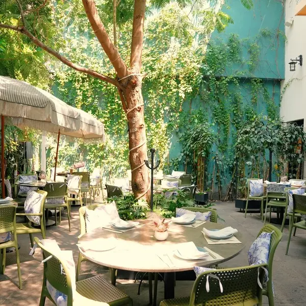 {{ $gallery[2]->id }}