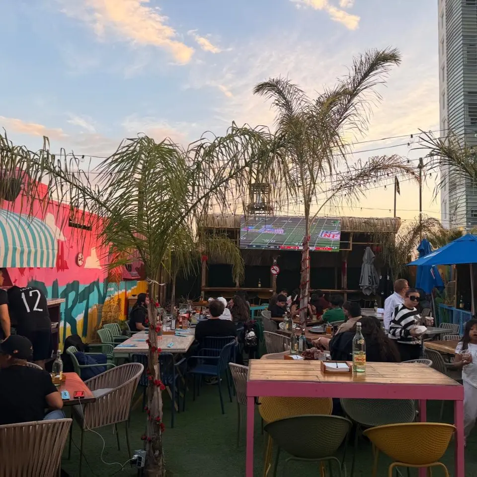 {{ $gallery[2]->id }}