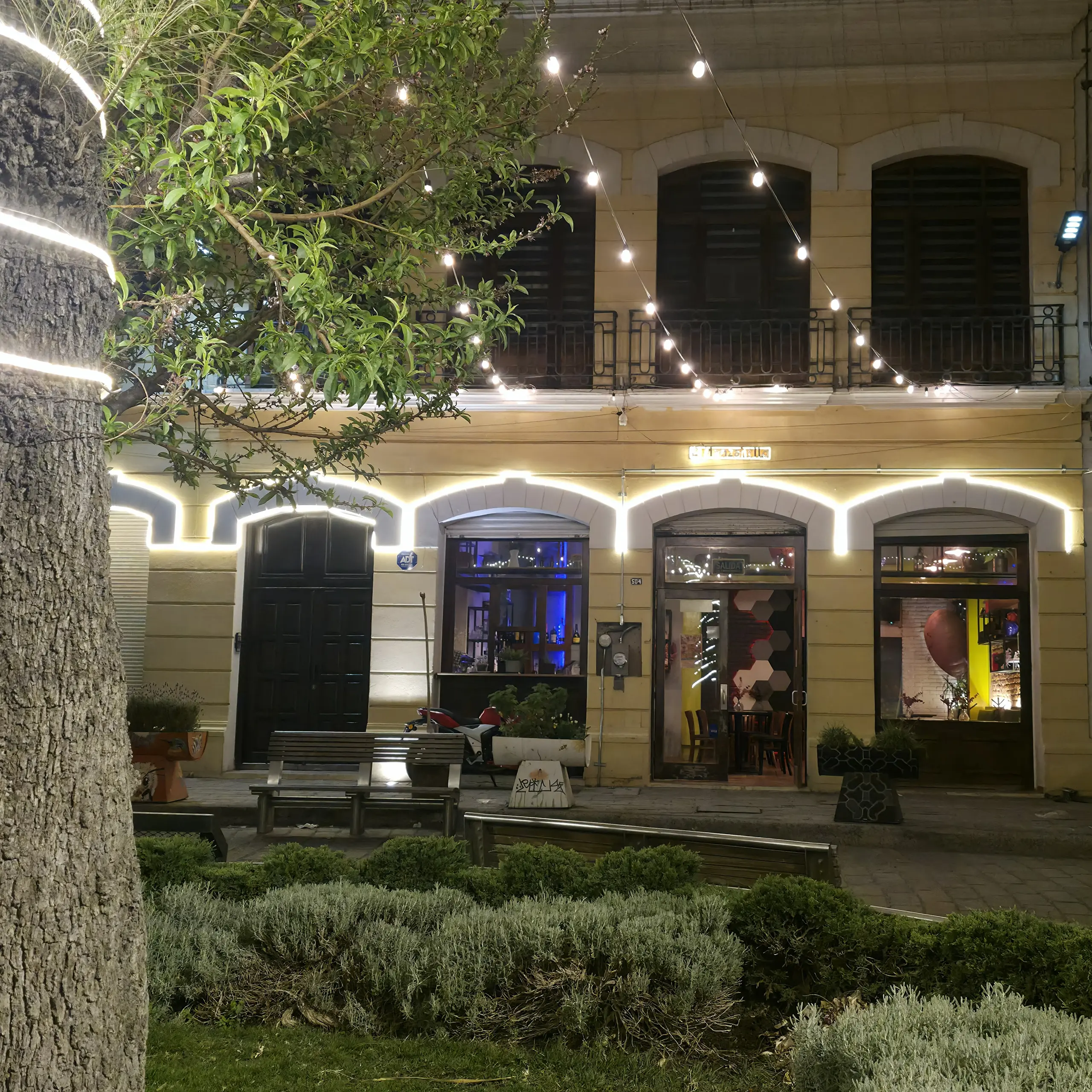 {{ $gallery[2]->id }}