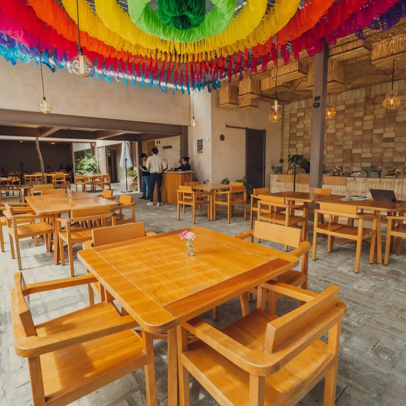 {{ $gallery[2]->id }}