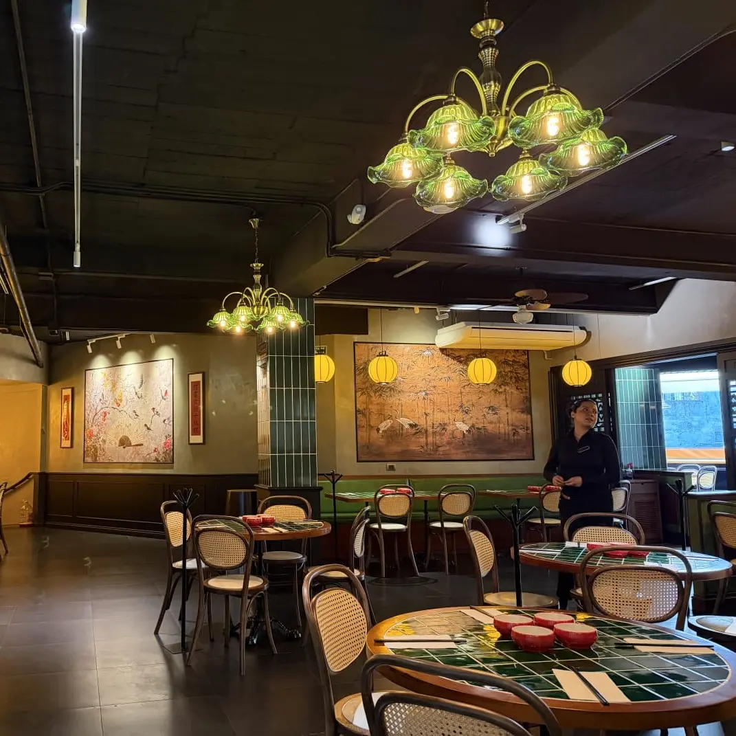 {{ $gallery[2]->id }}