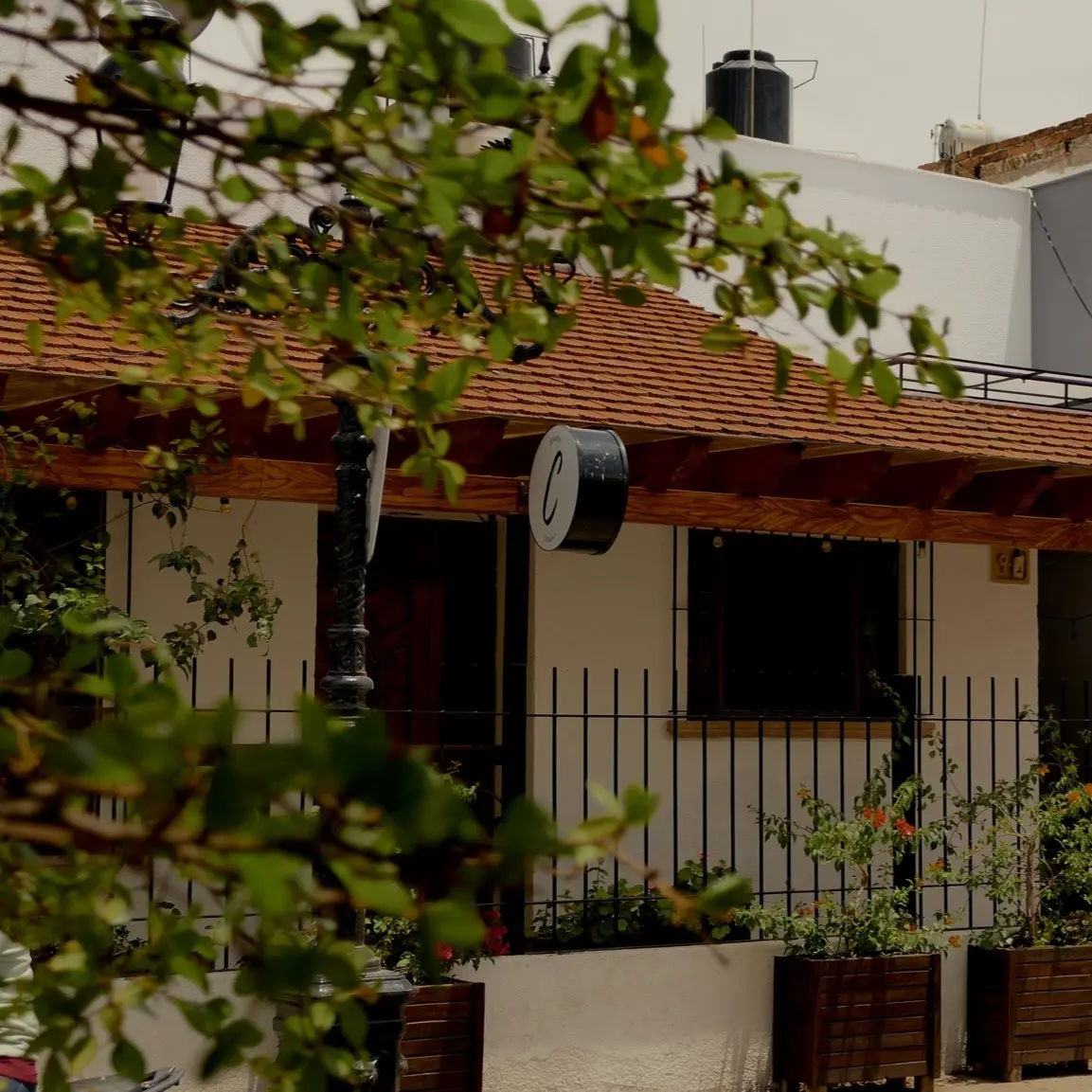 {{ $gallery[2]->id }}