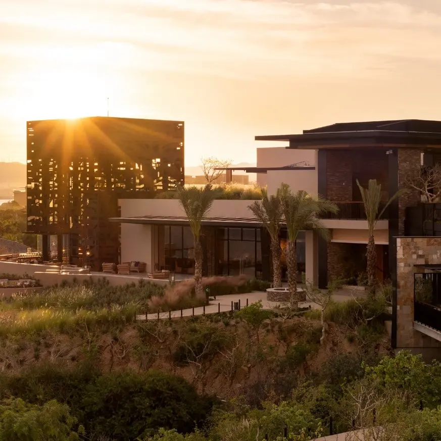 {{ $gallery[2]->id }}