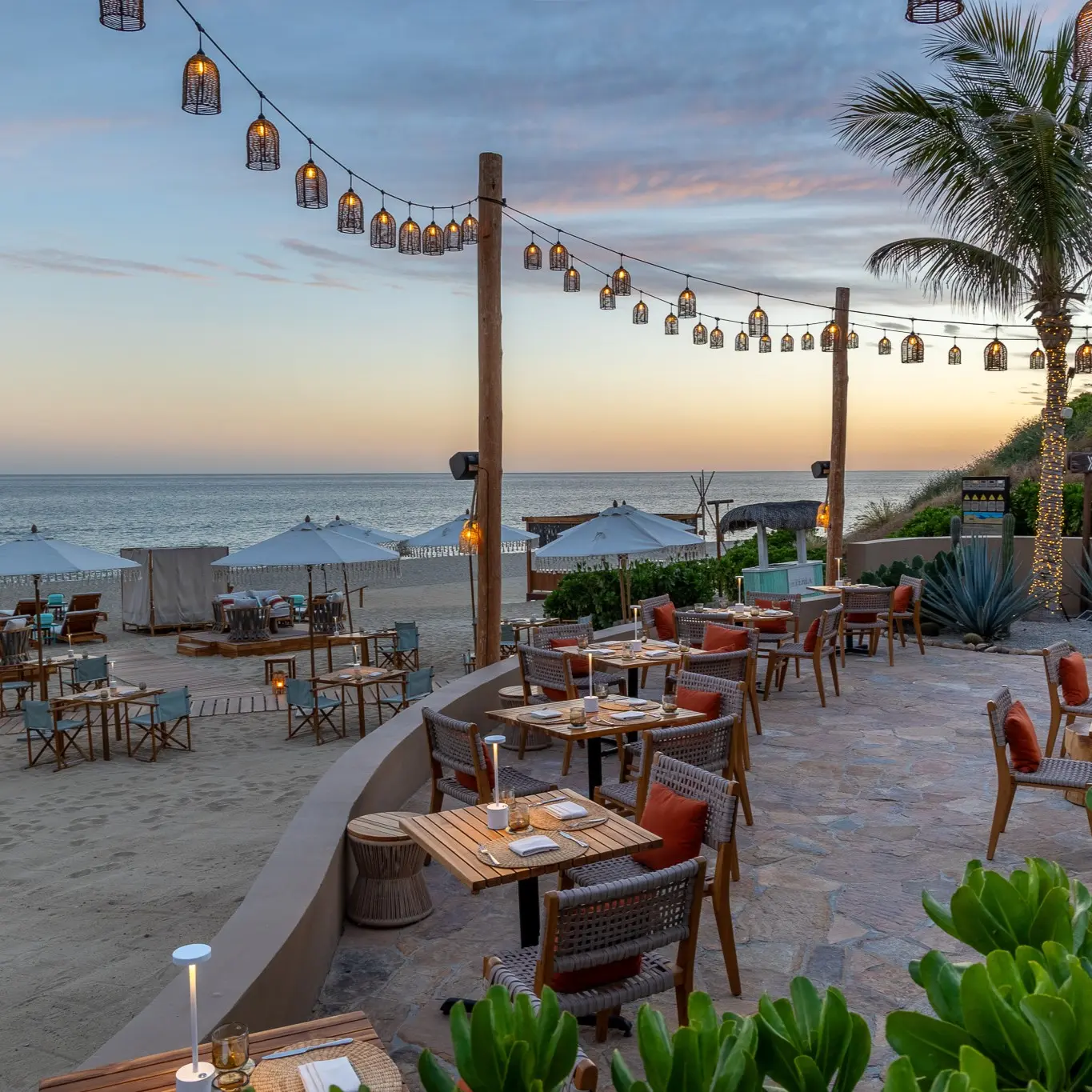 {{ $gallery[2]->id }}