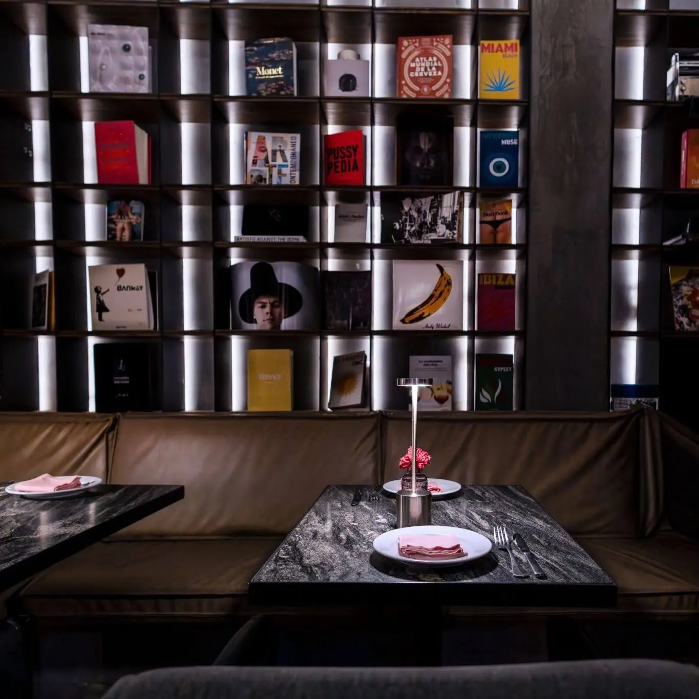 {{ $gallery[2]->id }}