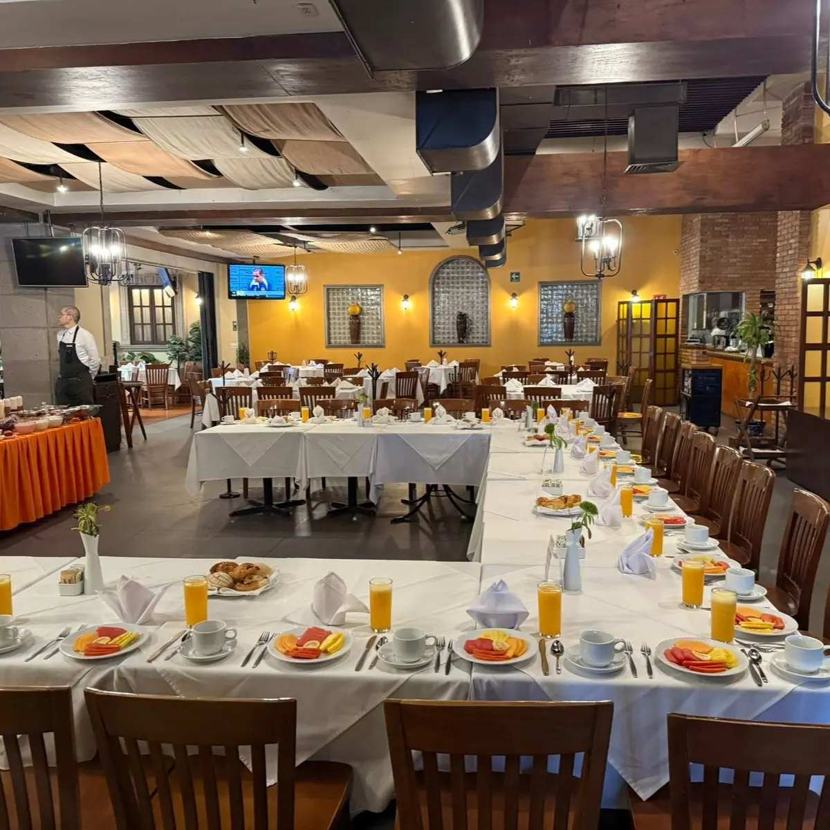 {{ $gallery[2]->id }}