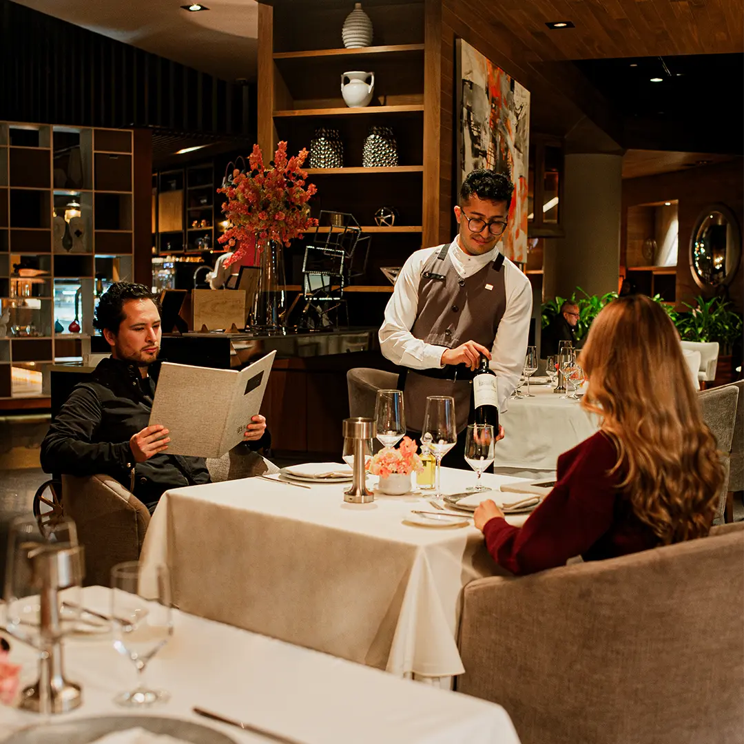 {{ $gallery[2]->id }}