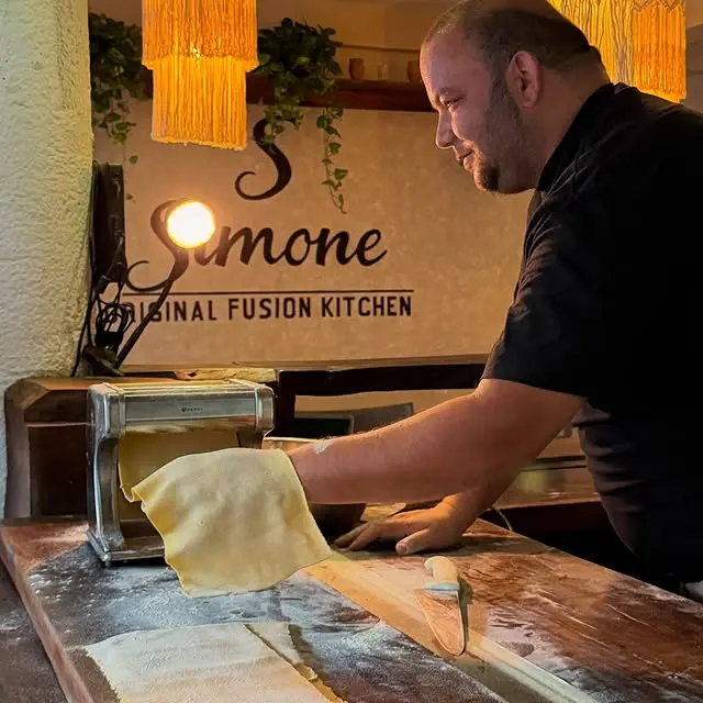 {{ $gallery[2]->id }}