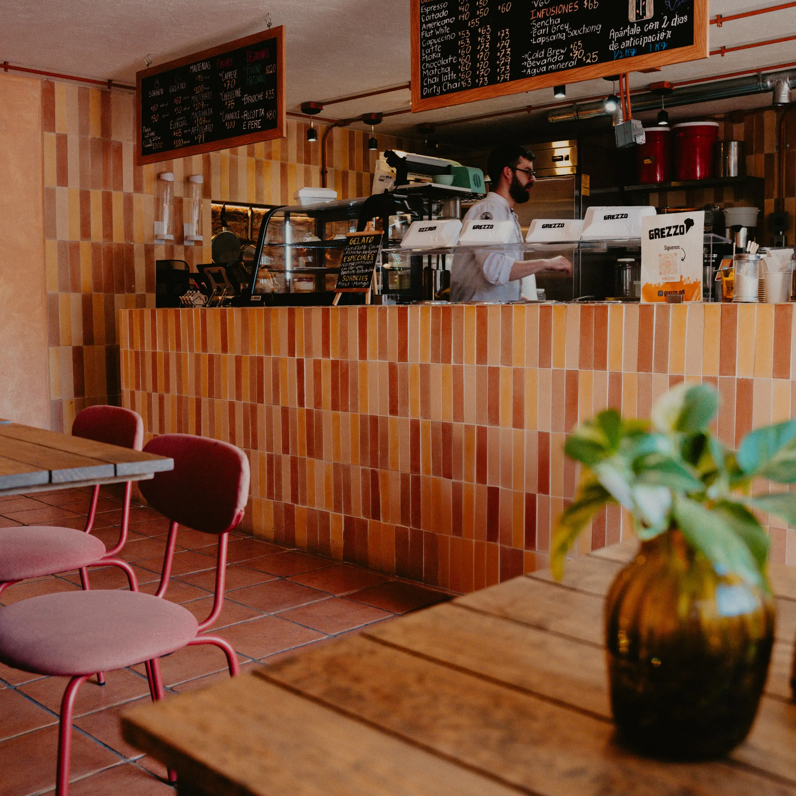 {{ $gallery[2]->id }}