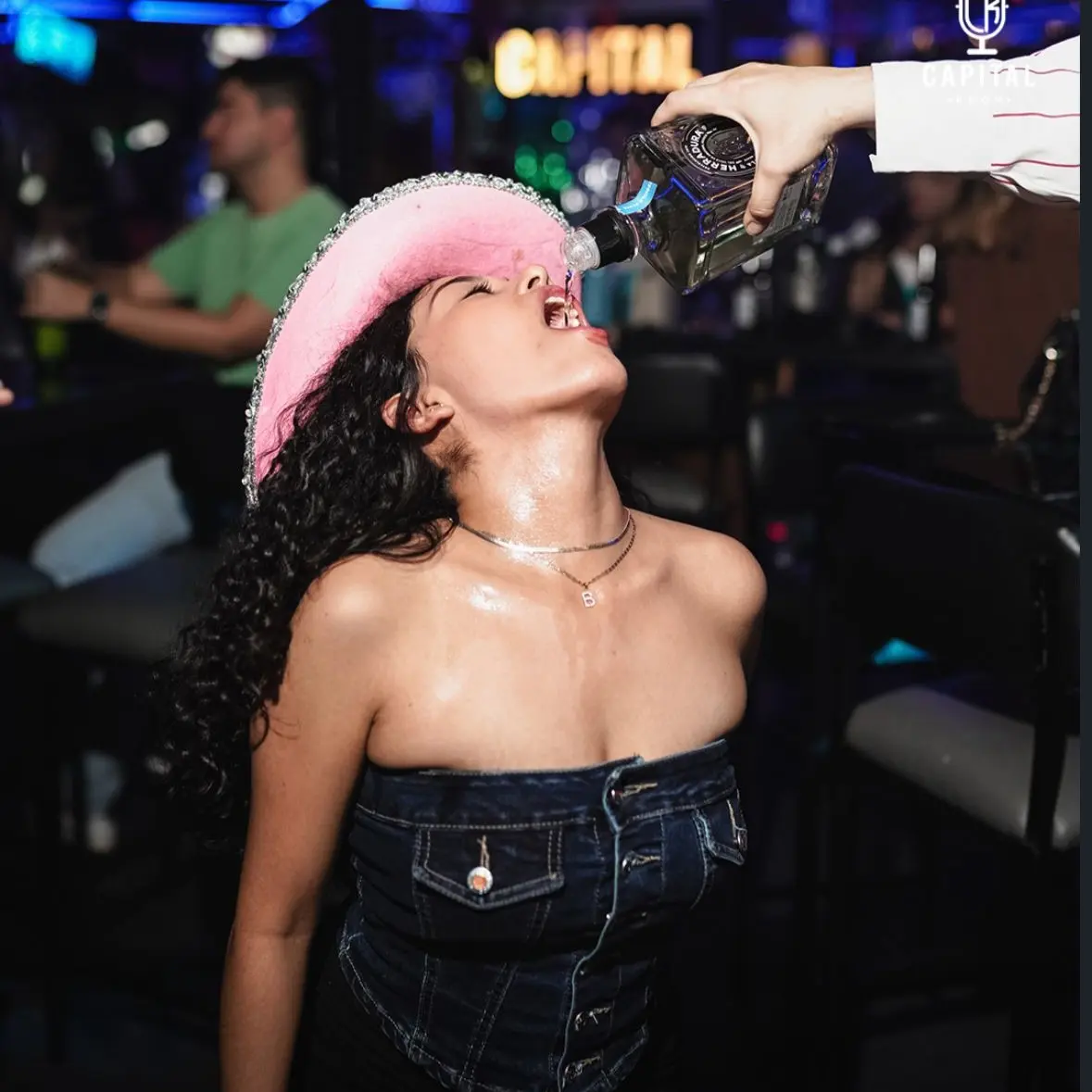 {{ $gallery[2]->id }}