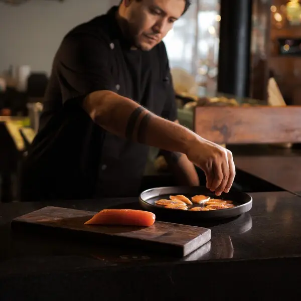 {{ $gallery[2]->id }}